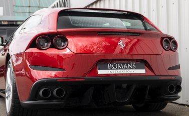 Ferrari GTC4 Lusso T 26