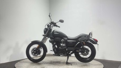 Sinnis Hoodlum 125 2019 ONLY 200 MILES NEW MOT SERVICED 125CC CRUISER BIKE 4