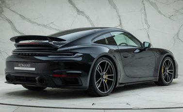 Porsche 911 Turbo S (992) 6