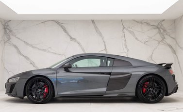 Audi R8 V10 Performance Carbon Black 2