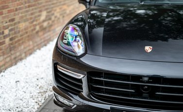 Porsche Cayenne Turbo 24