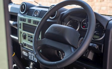 Land Rover Defender 110 Heritage Station Wagon 11