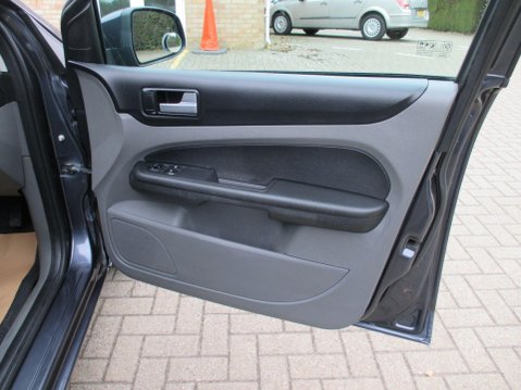 Ford Focus 1.6 Style 5dr 37