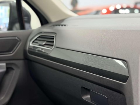 Volkswagen Tiguan 2.0 TSI SEL SUV 5dr Petrol DSG 4Motion Euro 6 (s/s) (180 ps) 37