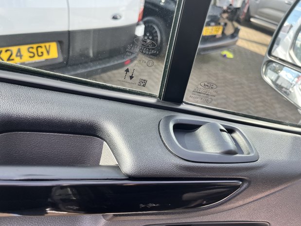 Ford Transit Custom Transit Custom 300 L2 Diesel FWD 2.0 Eco Blue 130ps Low Roof Limited Van 21