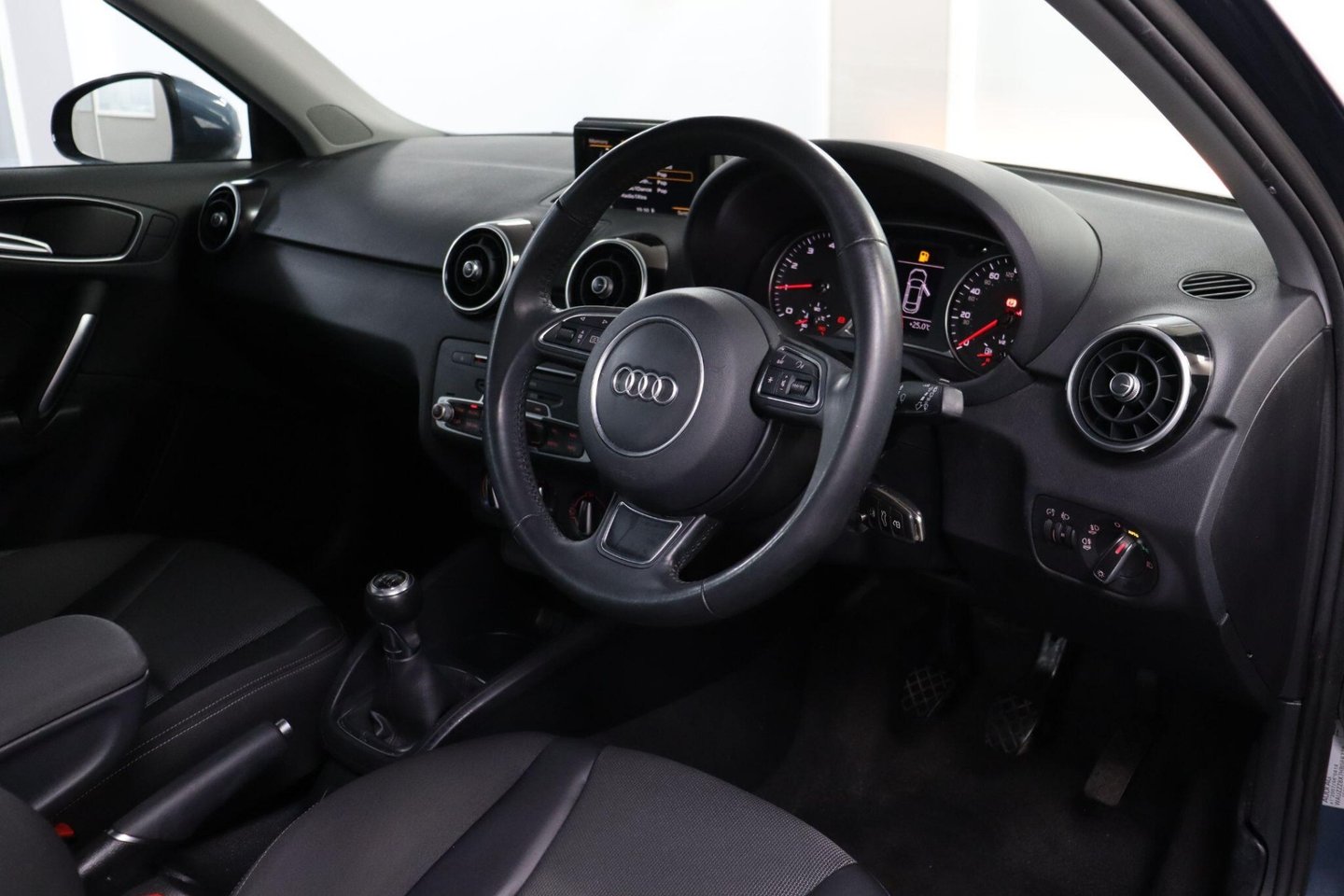 2017 Audi A1 — image 4