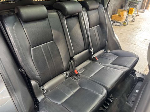 Land Rover Discovery Sport 2.0 Discovery Sport Black HSE TD4 Auto 4WD 5dr 61