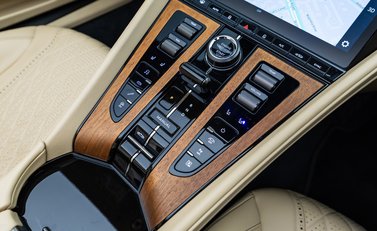 Aston Martin DB12 Volante 25
