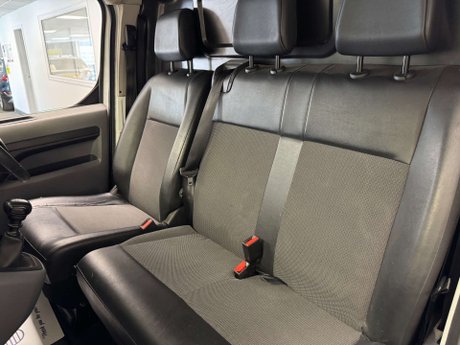 Vauxhall Vivaro 2.0 Vivaro 3100 Dynamic S/S 18
