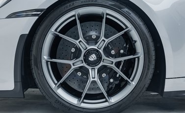 Porsche 911 GT3 Touring (992) 10