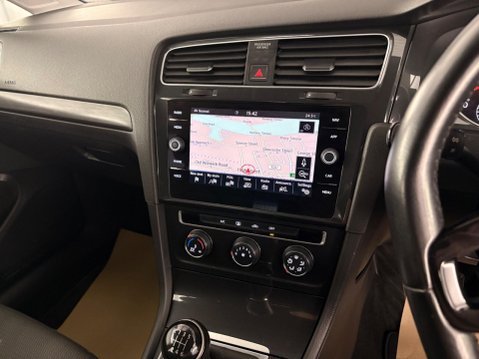 Volkswagen Golf 1.4 TSI SE Nav Euro 6 (s/s) 5dr 12