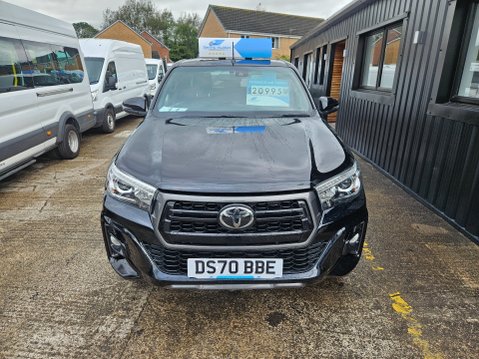 Toyota Hilux INVINCIBLE X 4WD D-4D DCB 2