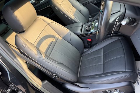 Land Rover Range Rover Evoque R-DYNAMIC HSE MHEV -TRIPLE BLACK - PAN ROOF - ONE OWNER -MERIDIAN -VATQ 33