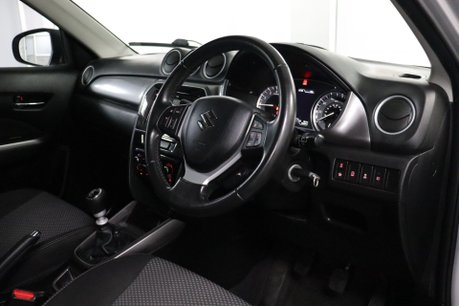 Suzuki Vitara SZ-T BOOSTERJET MHEV 5