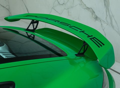 Porsche Cayman GT4 (718) 32