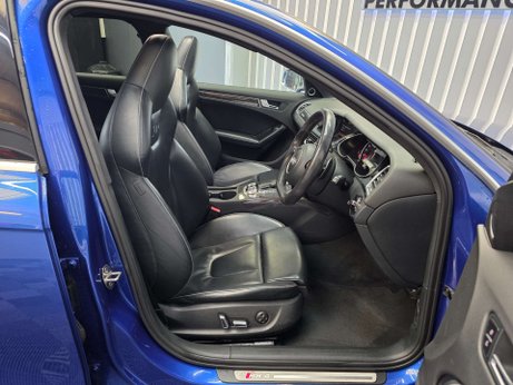 Audi RS4 4.2 FSI V8 Estate 5dr Petrol S Tronic quattro Euro 5 (450 ps) 17