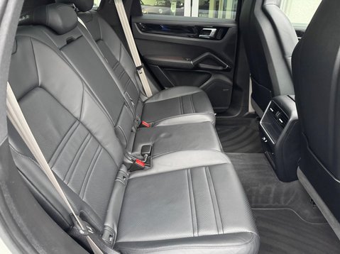 Porsche Cayenne V6 PLATINUM EDITION 35