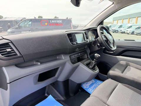 Vauxhall Vivaro 1.5 Vivaro F2900 Dynamic S/S 13