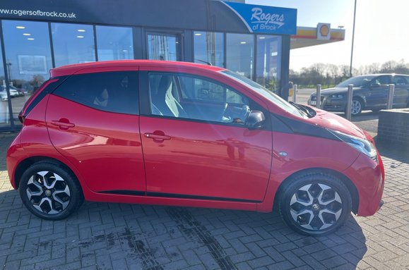 Toyota Aygo VVT-I X-TREND X-SHIFT 5 DOOR AUTO 6