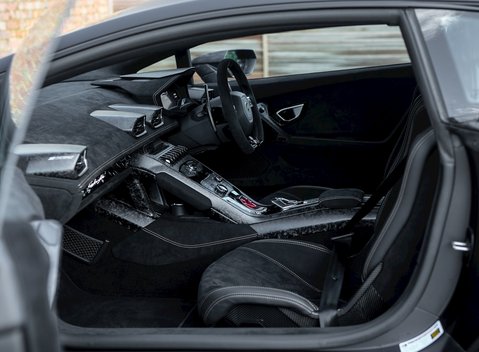 Lamborghini Huracan LP640-4 Performante 14