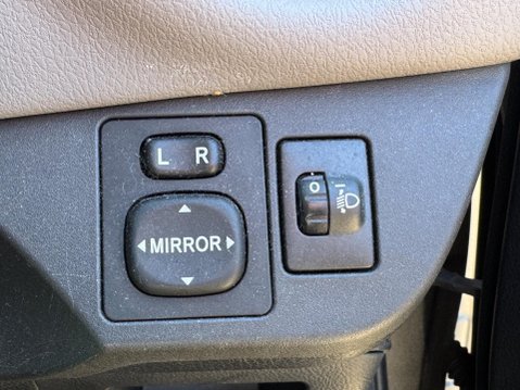 Toyota Yaris 1.33 Dual VVT-i Design Euro 6 5dr 19