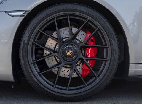 Porsche 911 (991.2) Carrera GTS 10
