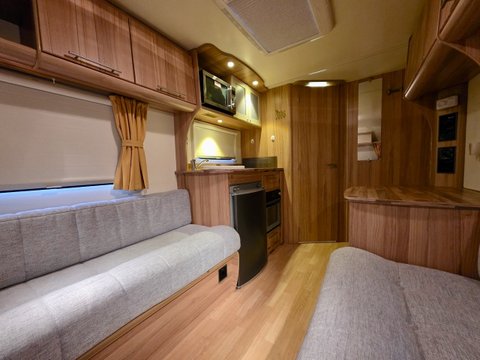 Bailey Orion 400/2 18