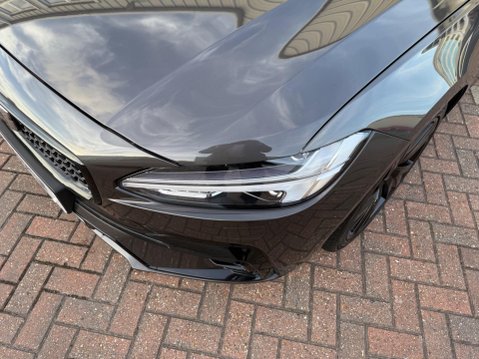 Volvo V90 2.0 B5 MHEV R-Design Auto Euro 6 (s/s) 5dr 16