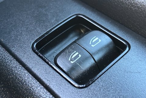 Mercedes-Benz Sprinter 319 Cdi Premium - with In-Built Bed + Diesel Heater 41