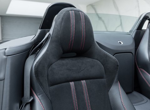 Aston Martin V8 Vantage ROADSTER 19