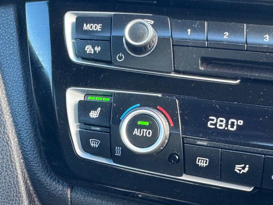 2015 BMW 3 Series — image 29