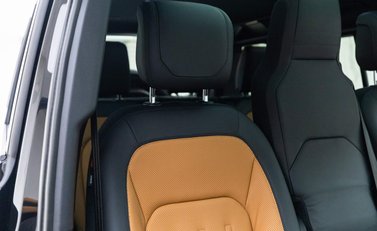 Land Rover Defender X 7