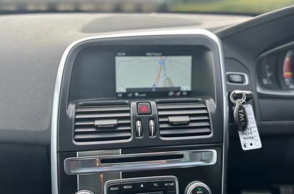 Volvo XC60 2.0 D4 R-DESIGN LUX NAV AUTO PAN ROOF 34