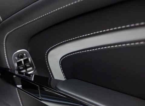 Aston Martin V12 Vantage S ROADSTER 39