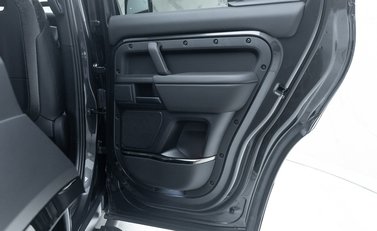 Land Rover Defender OCTA EDITION ONE 24