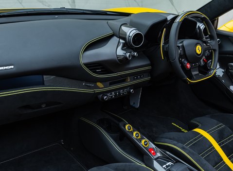 Ferrari F8 SPIDER 19