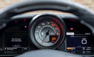 Ferrari GTC4 Lusso T 17