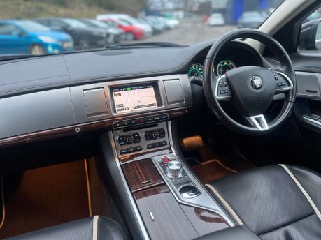 Jaguar XF 2.2d Portfolio Saloon 4dr Diesel Auto Euro 5 (s/s) (200 ps) 17