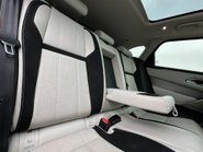 Land Rover Range Rover Velar R-DYNAMIC SE 79