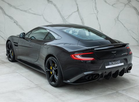 Aston Martin Vanquish S 9