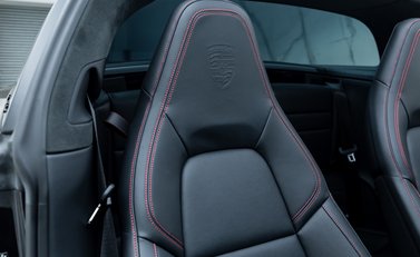 Porsche 911 Targa 4 GTS (992.2) 18