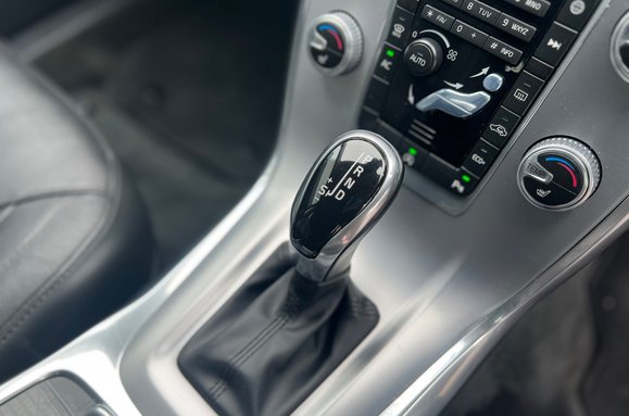 Volvo V70 2.0 D4 SE LUX AUTOMATIC ESTATE 19