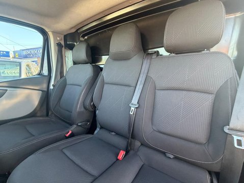 Renault Trafic 1.6 dCi 27 Sport Nav SWB Standard Roof Euro 6 5dr 21