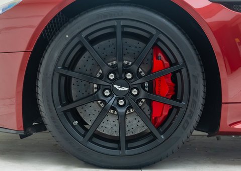 Aston Martin V12 Vantage s 