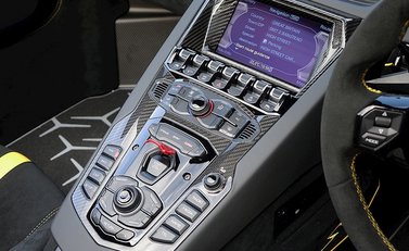 Lamborghini Aventador SV Roadster 11