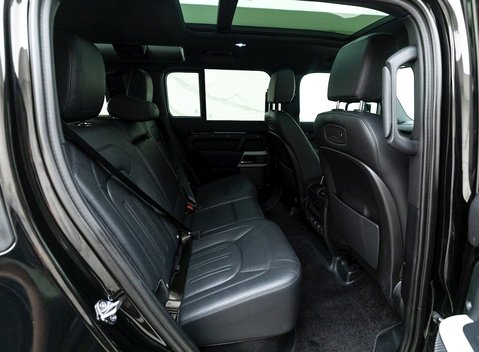 Land Rover Defender 110 SE D250 Urban 13