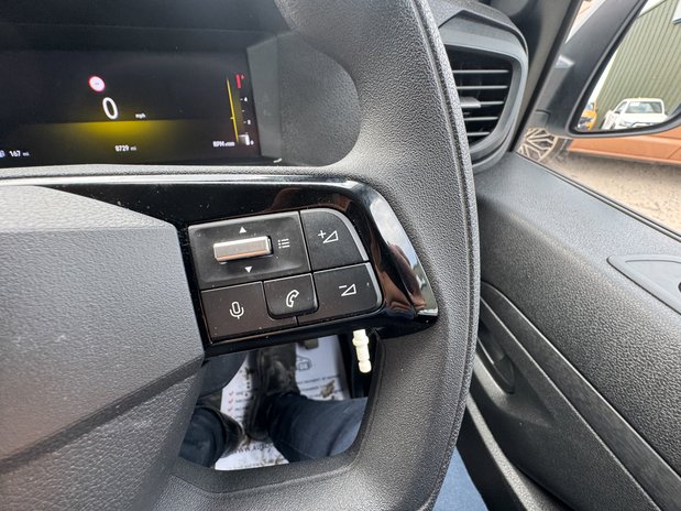 Vauxhall Vivaro LWB L2H1 [SOLD CM] Low Roof Prime 3100 Cruise Sensors EURO 6 18