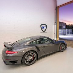 Porsche Showroom