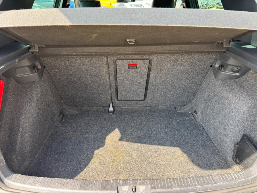 2012 Volkswagen Golf — image 24