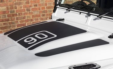 Land Rover Defender 90 Bowler Edition 24